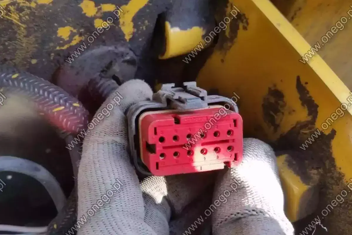 Ładowarka CAT 972K - wtyczka filtra DPF