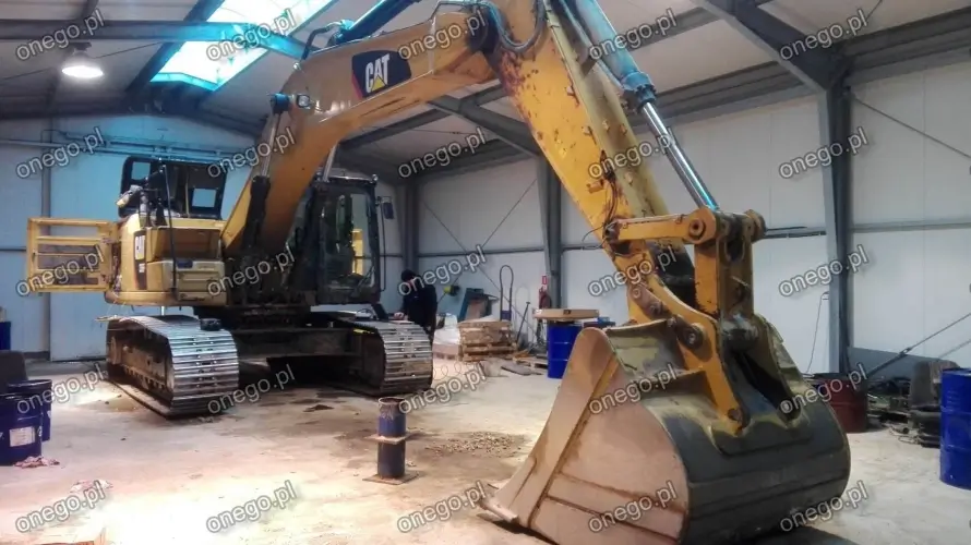 CAT 336F excavator - installation of DPF and SCR emulator