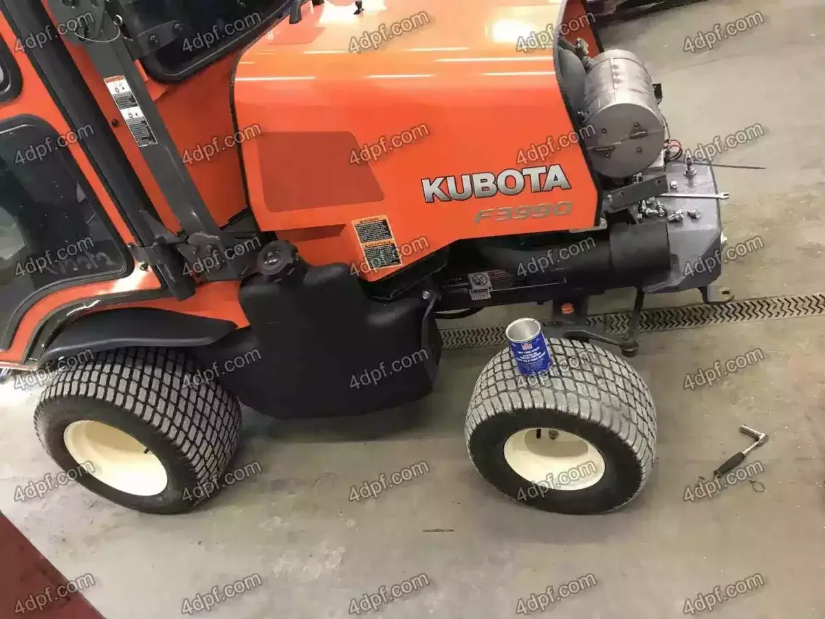 Kubota F3990 tractor